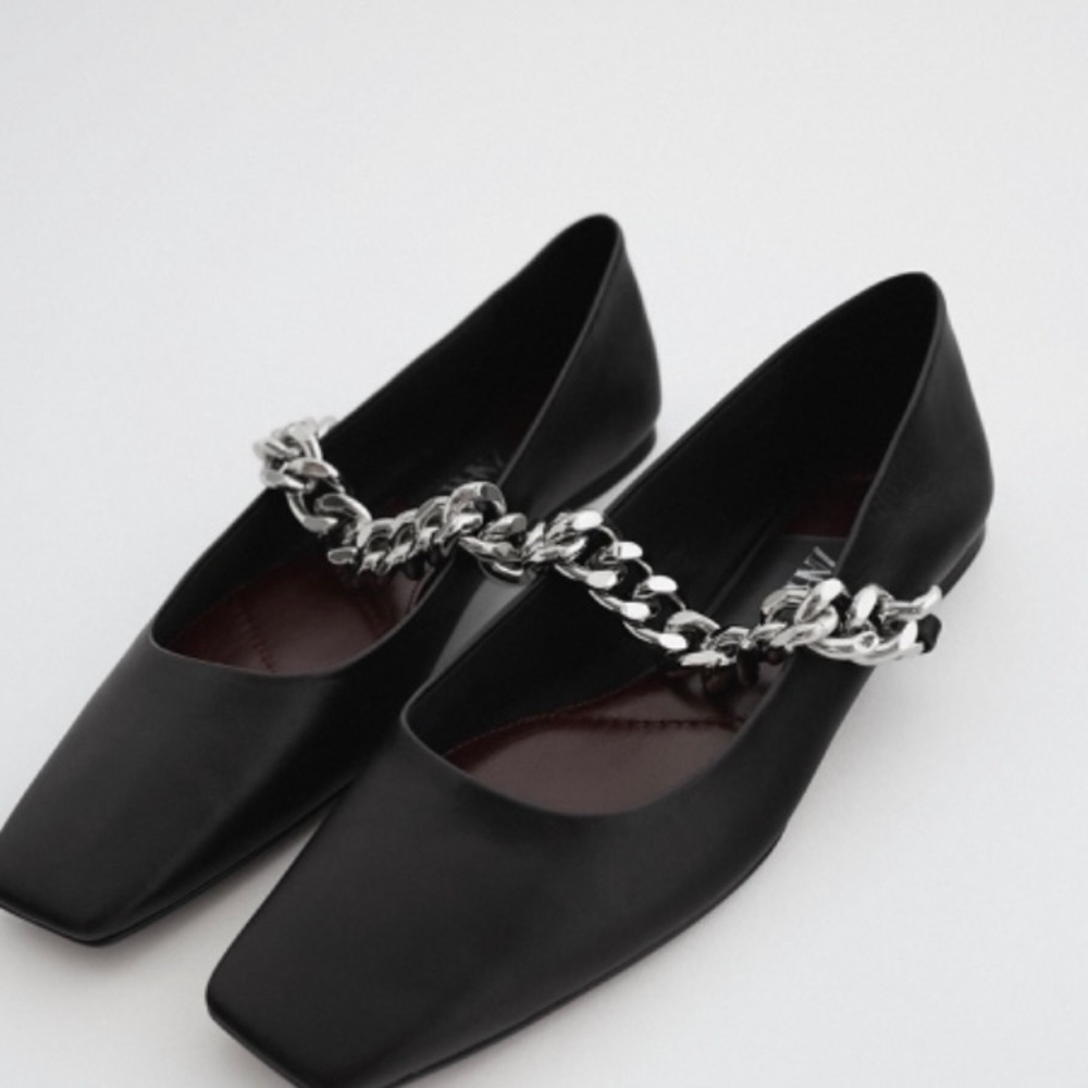 Zara black leather flats with chain size 38